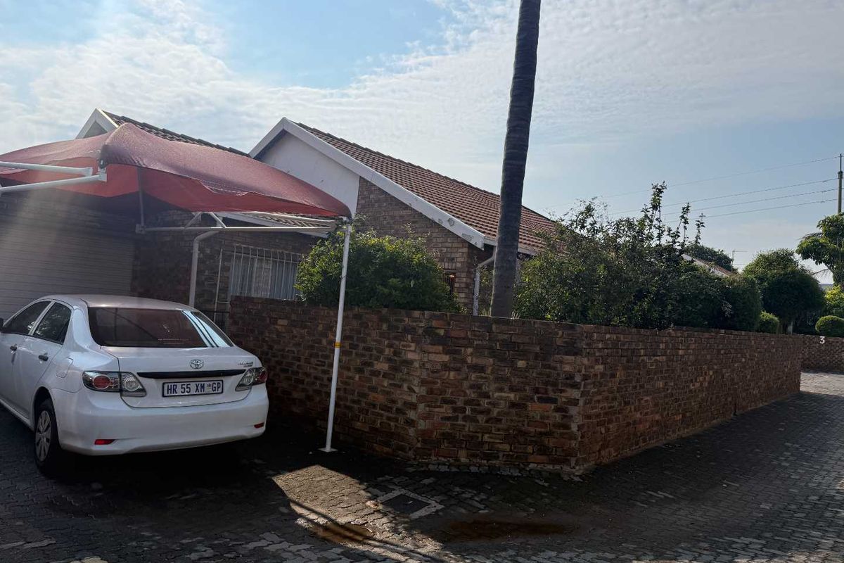 Secure & Spacious Simplex Living in Sought-After Noordheuwel – Perfect for Downsizing. - Photo 2
