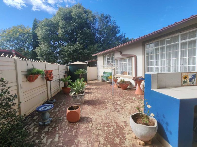 BEAUTIFUL DUAL HOMES ON A LARGE STAND FOR A BIG FAMILY - Photo 10