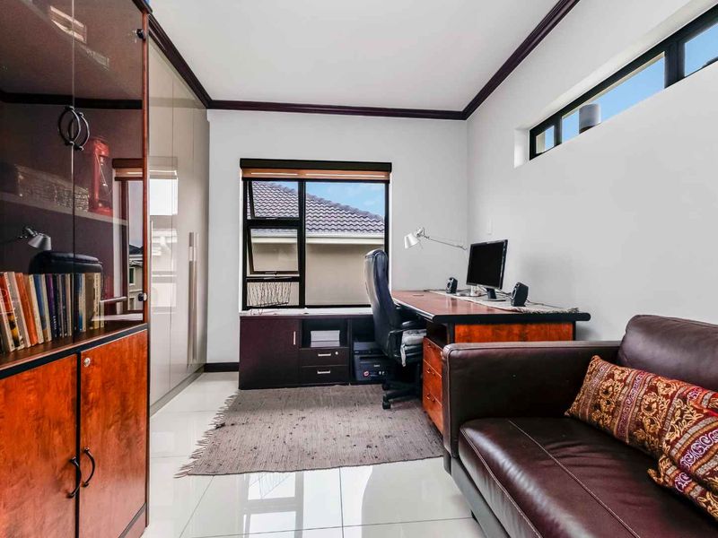 Modern 2 Bedroom, 2 Bathroom Apartment For Sale In Broadacres - Photo 9