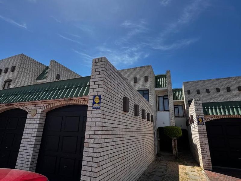 Immaculate 3-Bedroom Apartment - Photo 3