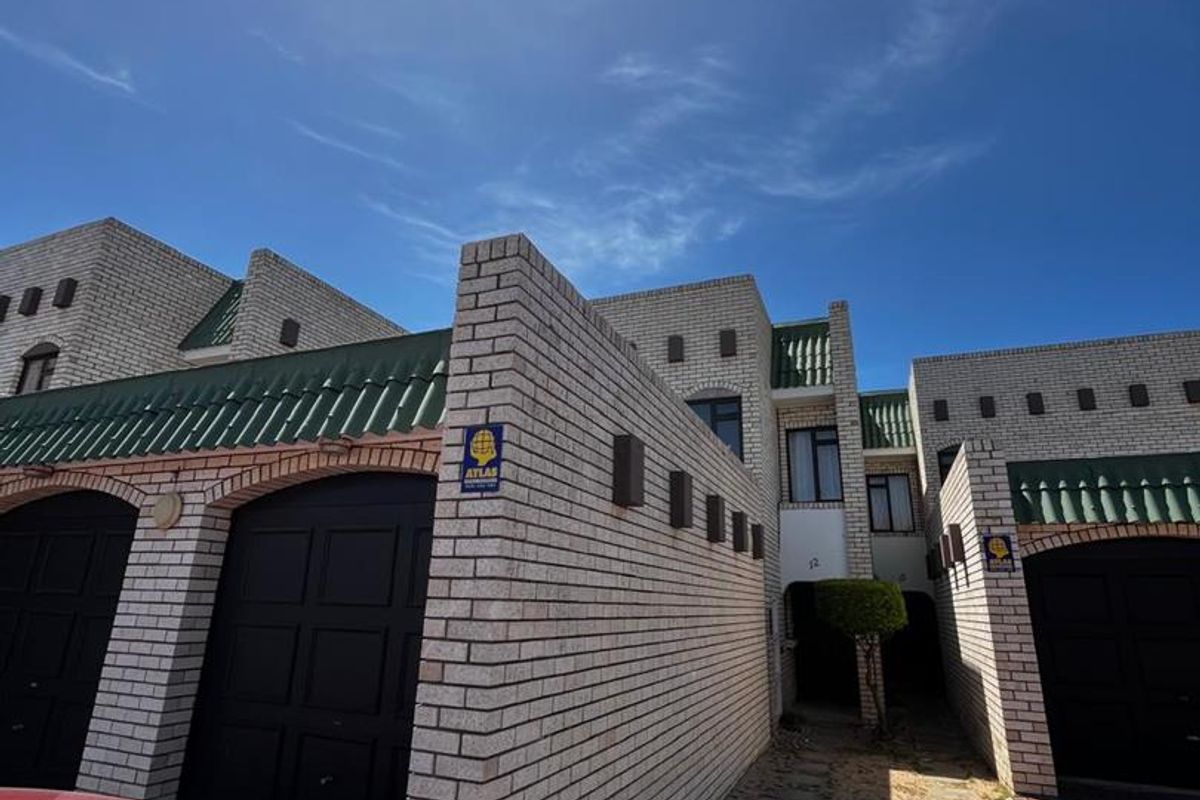 Immaculate 3-Bedroom Apartment - Photo 3