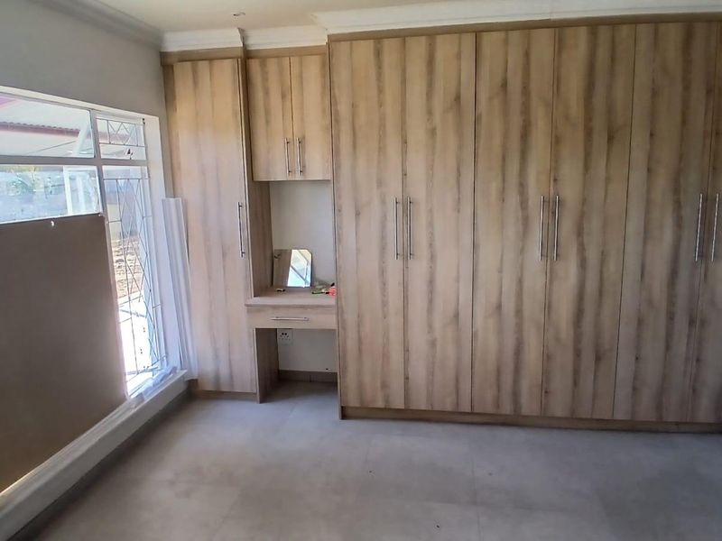 4 Bedroom family home to rent in Pellissier - Photo 8