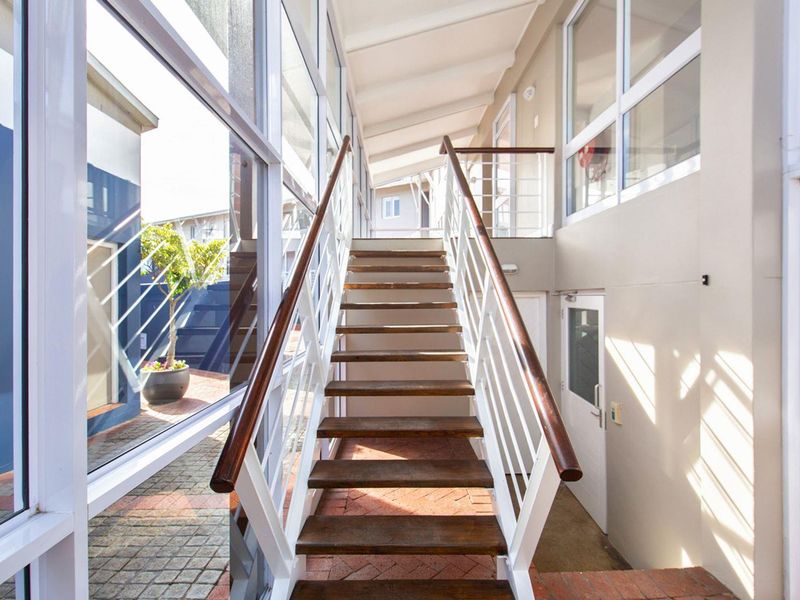 One Bedroom Apartment Situated on the Canals with 5KWatt back-up power - Photo 2