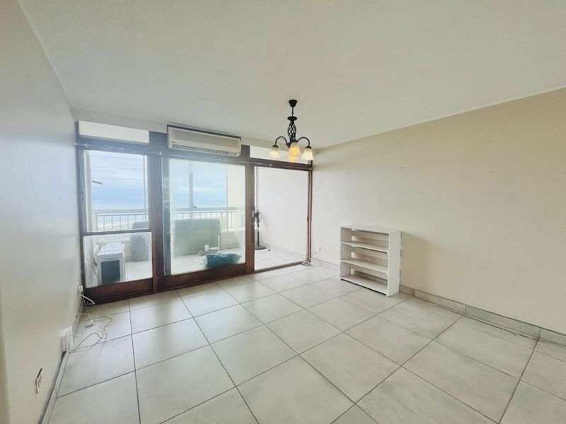 Hendra - Spacious 3 Bedroom apartment with sea views and 24 hour security - Photo 4