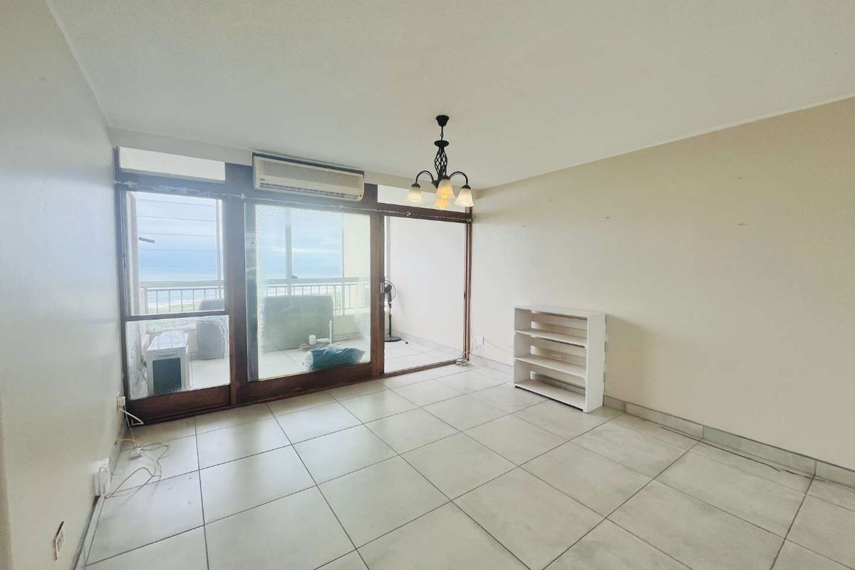 Hendra - Spacious 3 Bedroom apartment with sea views and 24 hour security - Photo 4