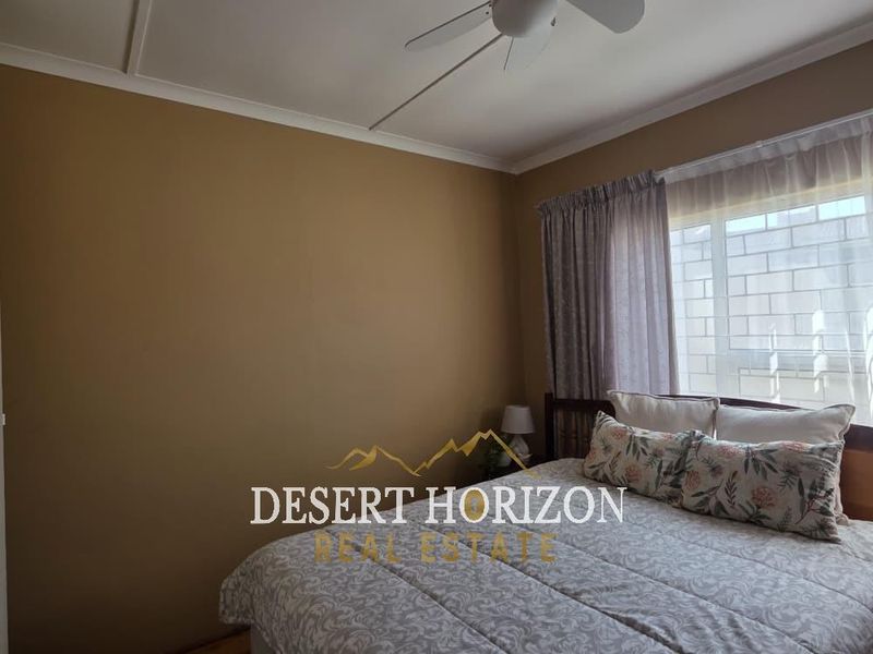 Long Beach | Townhouse for Sale – Perfect Lock-Up-and-Go Investment - Photo 8