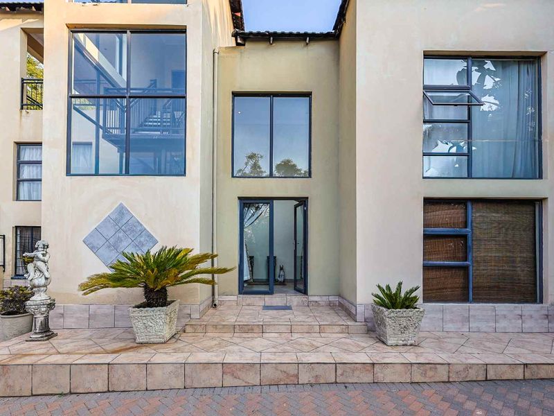 Elevated living in Waterkloof Ridge - Photo 3