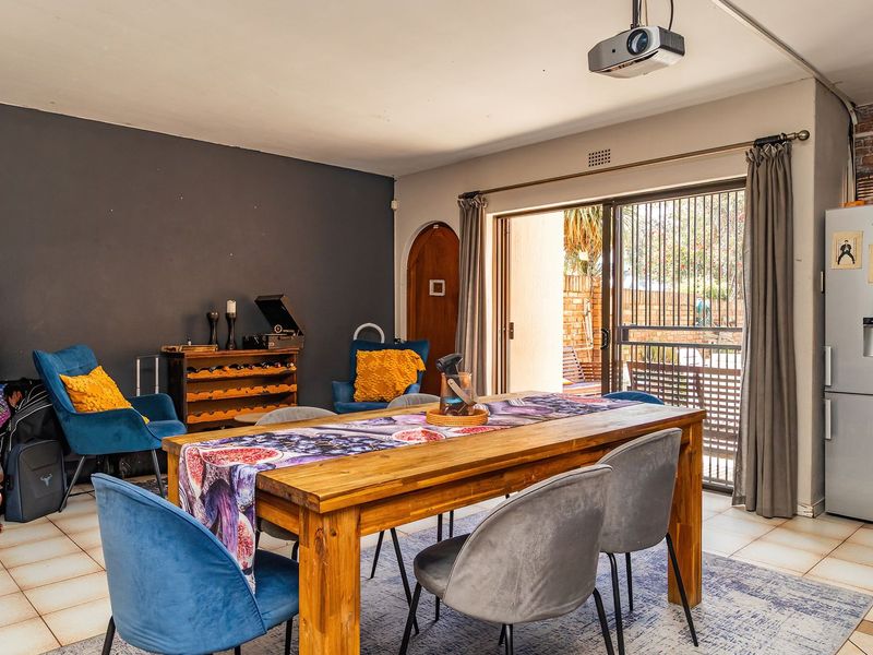 Spacious Townhouse with a Private Garden and Pool Access! - Photo 10