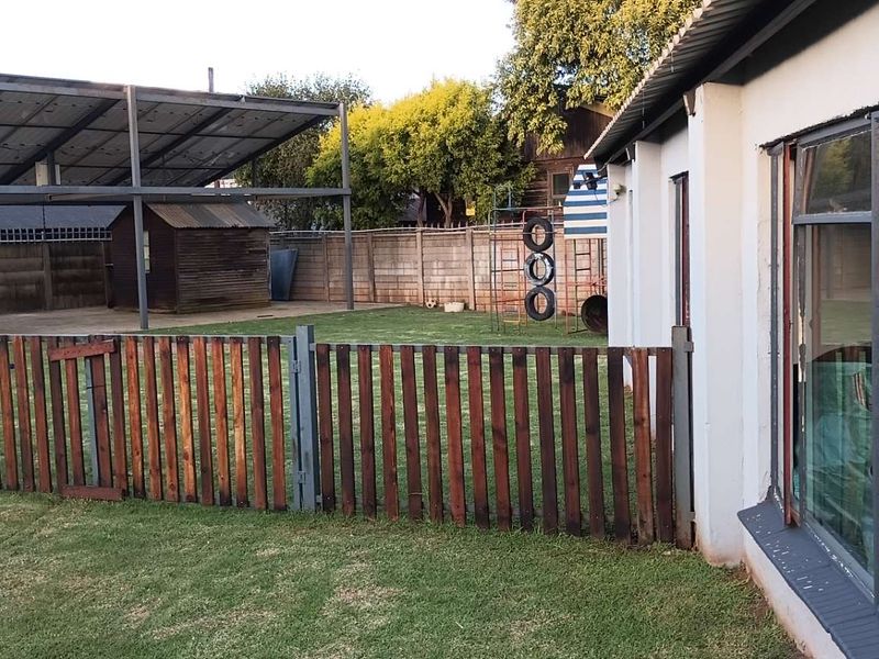 Family Home in Meyerton Central to rent - Photo 4