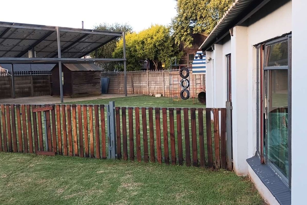 Family Home in Meyerton Central to rent - Photo 4