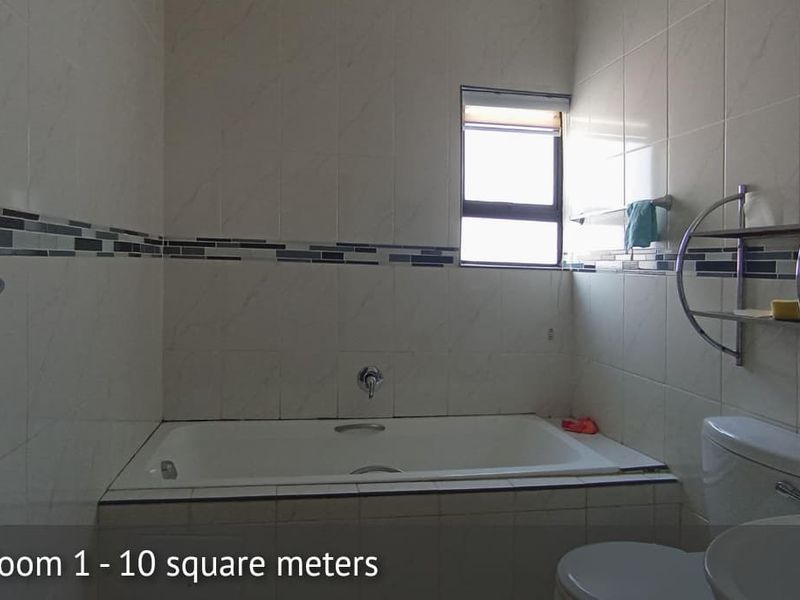 Three bedroom house for sale in Amandasig - Photo 10