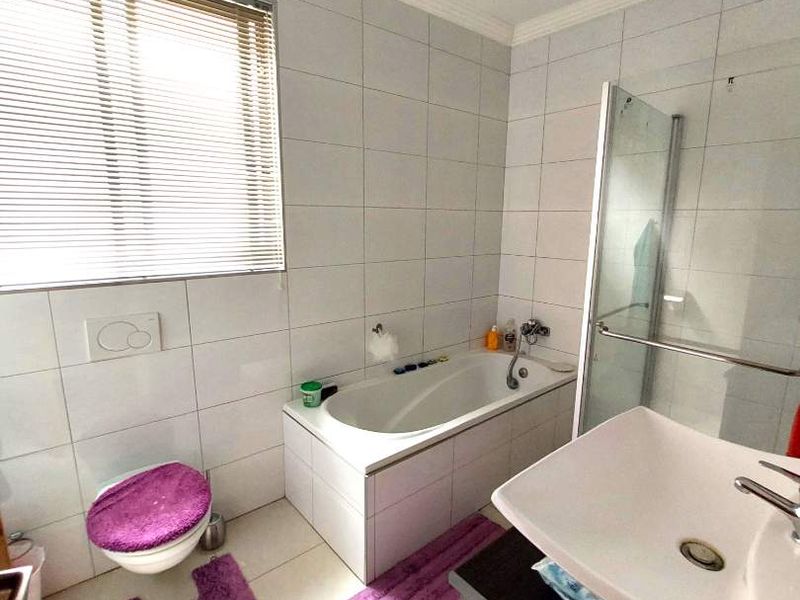 LARGE FAMILY HOME IN A TRANQUIL SETTING - OMEYA GOLF ESTATE - Photo 6