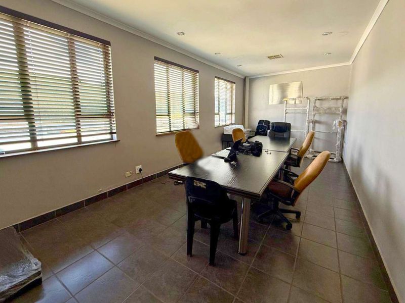 Industrial Property For Sale in Durban North/Briardine - Photo 7