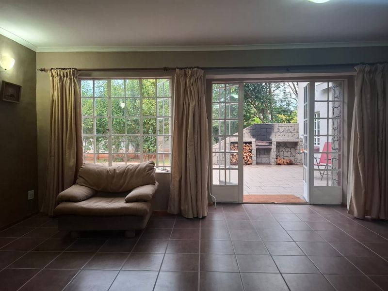 Elegant Masterpiece Offering Exceptional Entertaining Spaces - Photo 5