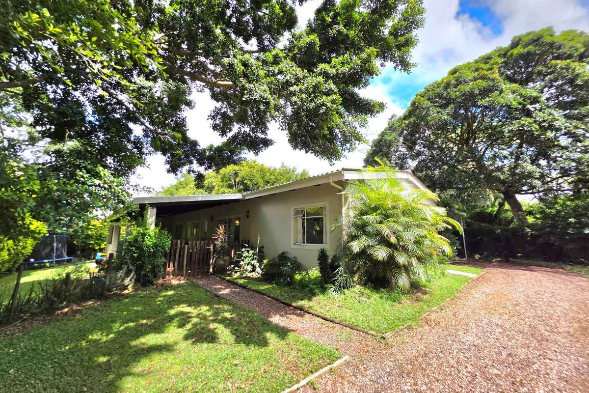 Charming 3 Bedroom Townhouse for Sale in Waterfall – Pet-Friendly with Patio & Garden - Photo 2