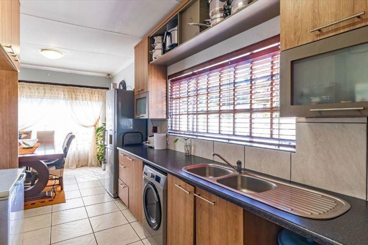 A SPACIOUS HOUSE - Photo 4