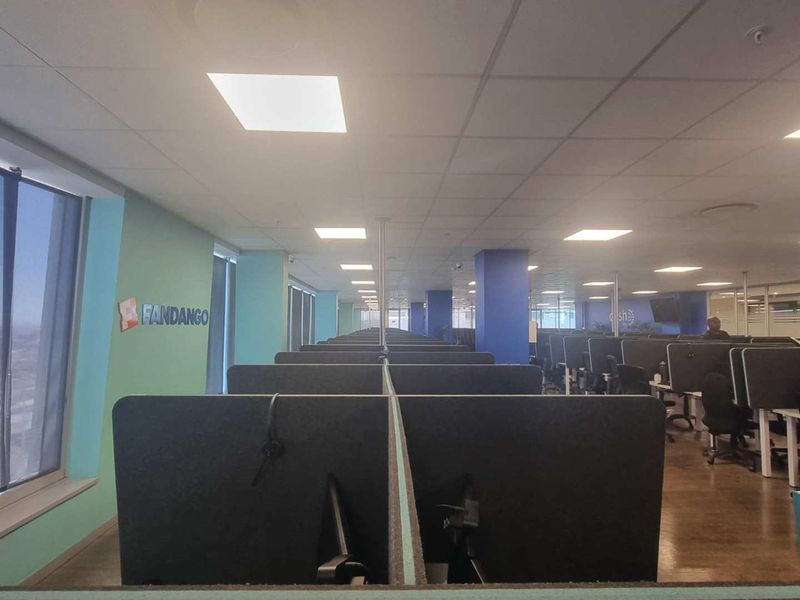 Full-floor 1660m2 office to let on 15th floor of the Halyard - Photo 9