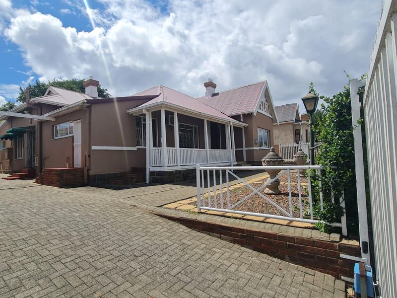 Exceptional Office Space with Income-Generating Flatlet – A Rare Opportunity! EXCLUDES VAT - Photo 2