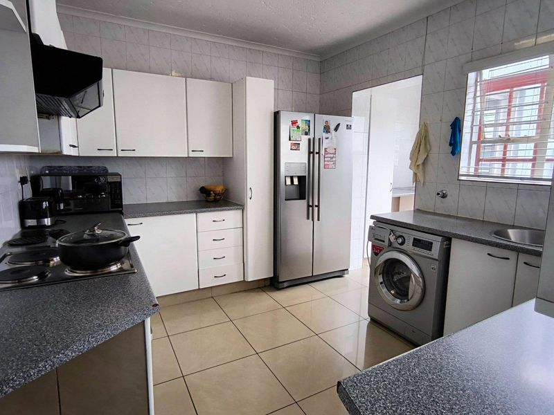 Charming Pet Friendly 3-Bedroom Townhouse for Sale in the Heart of Brackenhurst!!! - Photo 7