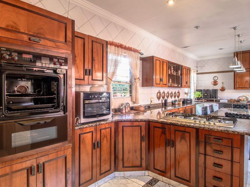 Beautiful Double storey facebrick 6 Bedroom Home - Photo 10