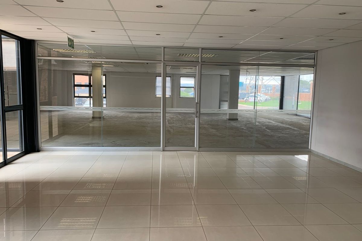 472m2 Paulshof Office To Let - Photo 3