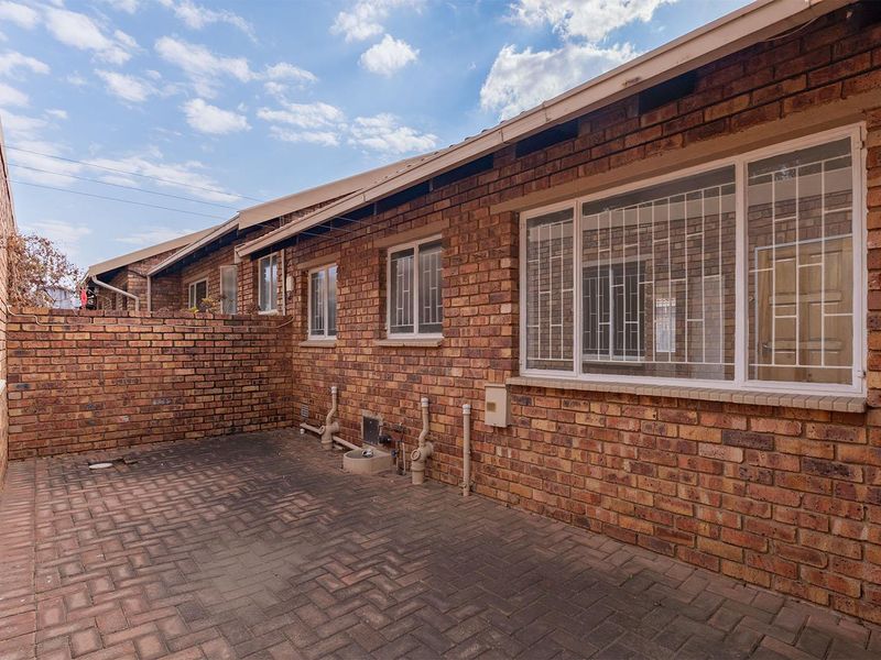 Spacious 3-Bedroom, 2-Bathroom Lock-Up-and-Go Townhouse in Terenure – Welcome Home! - Photo 3