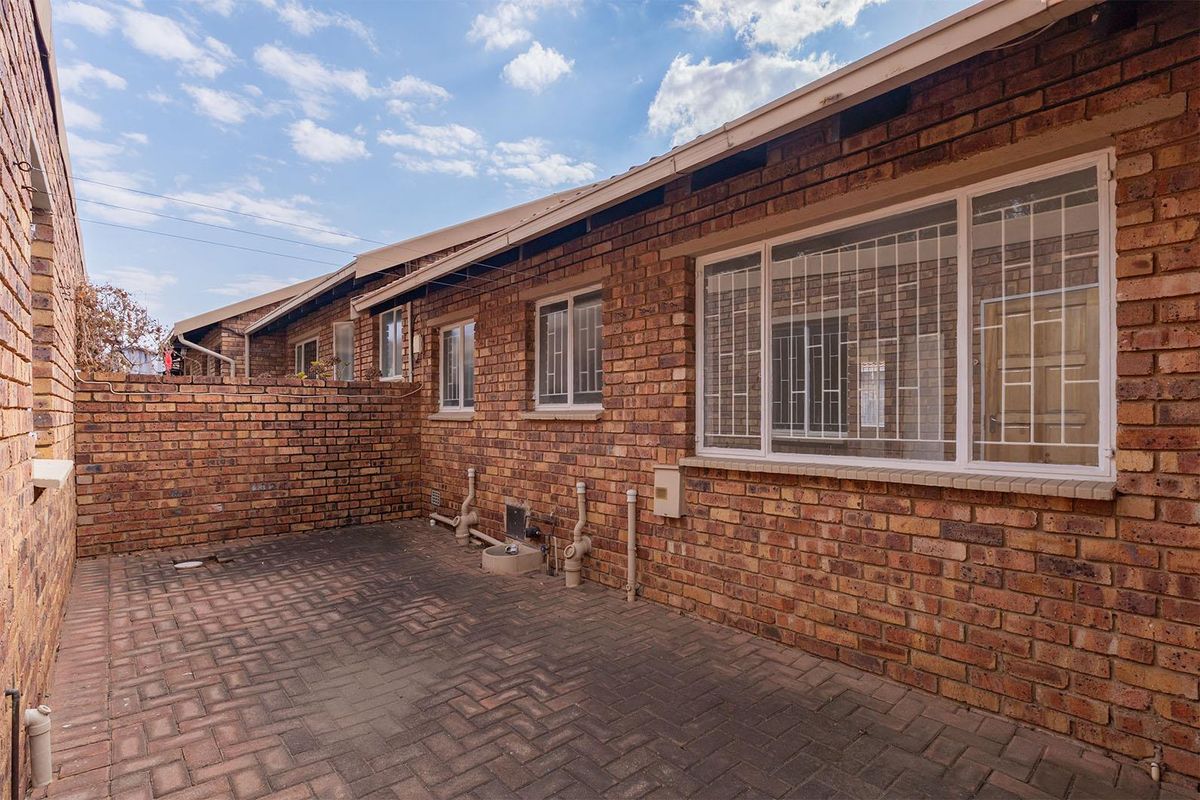 Spacious 3-Bedroom, 2-Bathroom Lock-Up-and-Go Townhouse in Terenure – Welcome Home! - Photo 3