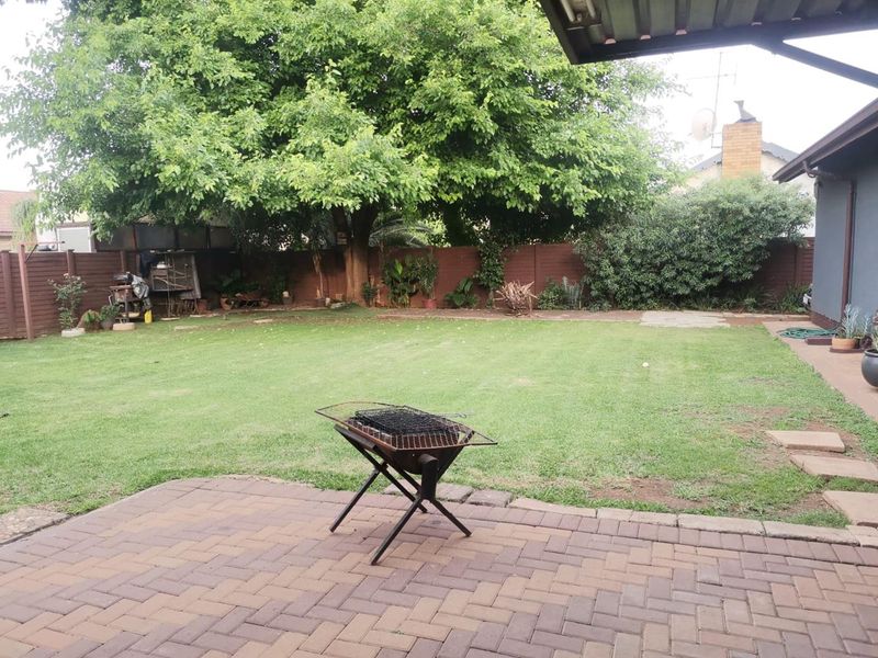 3 Bedroom House For Sale in Vanderbijlpark SE 6 - Photo 10