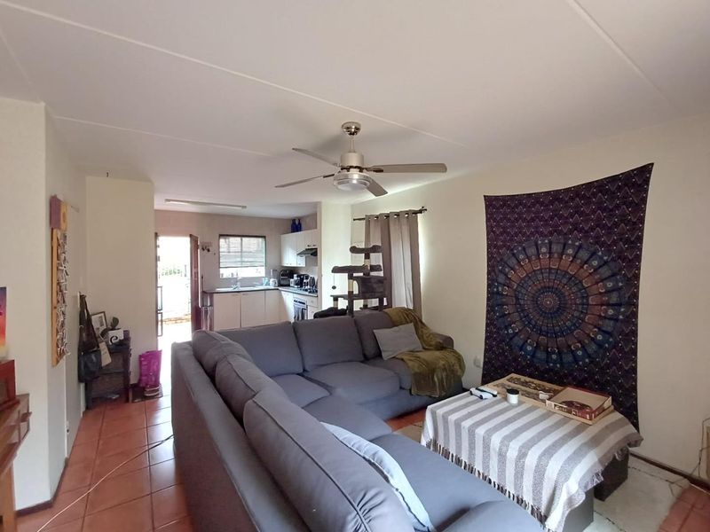 Charming Pet-Friendly Duplex with Enclosed Garden - Photo 8