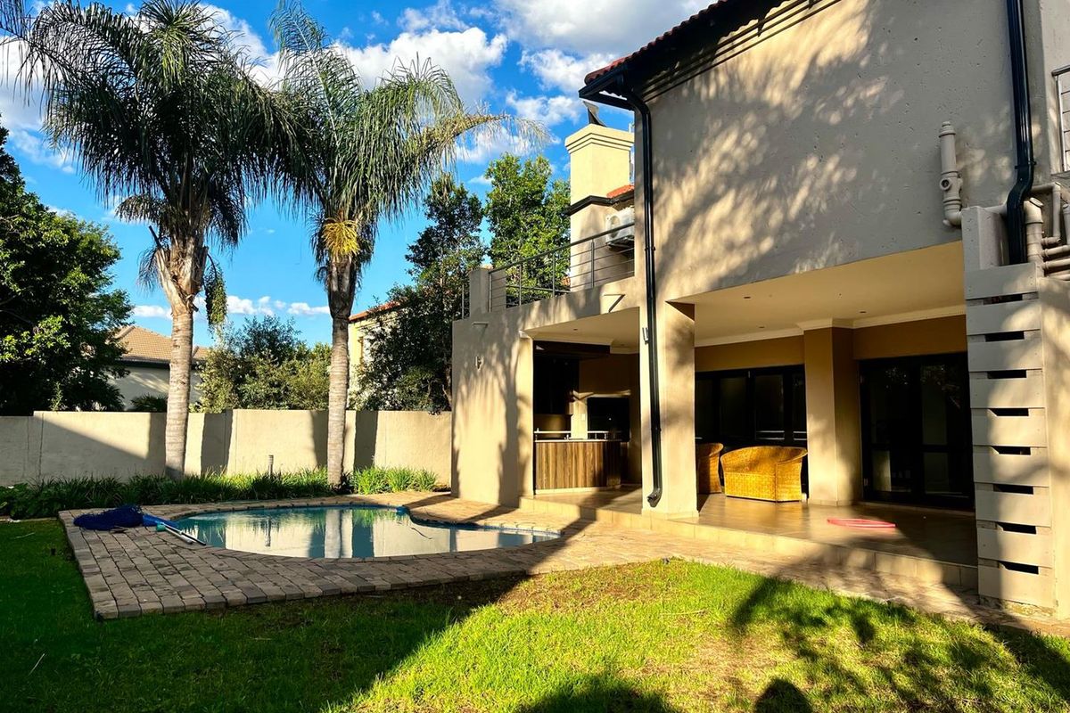 Spacious 5-bedroom home in Willow Acres Estate. - Photo 2