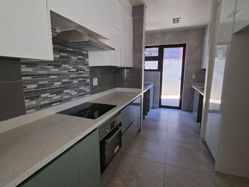Sophisticated Bedfordview Living with Style, Space & Security - Photo 5
