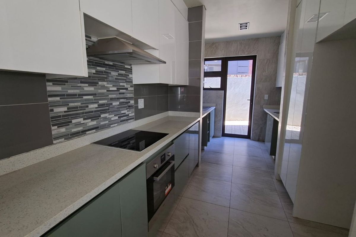 Sophisticated Bedfordview Living with Style, Space & Security - Photo 5