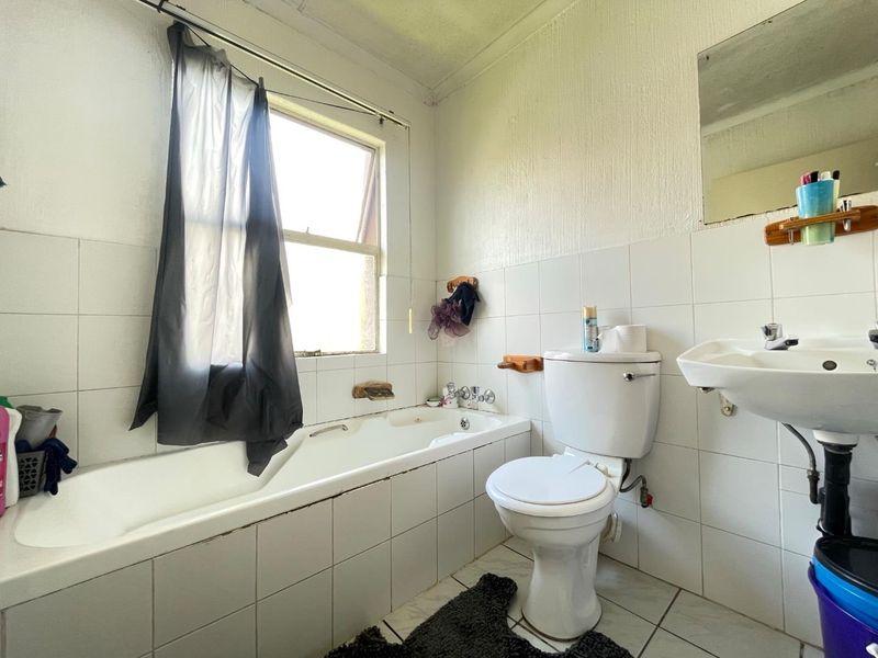 1st / Top Floor Bargain Needing TLC - Photo 6