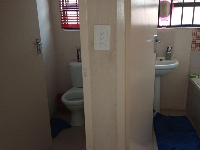 3 bedrooms house for sale in Soshanguve VV - Photo 5