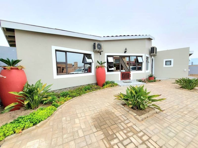 Stunning Home For Sale - Photo 2