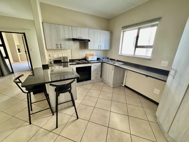 2 Bedroom, 2 Bathroom Ground Floor Apartment – Pet Friendly - Photo 6