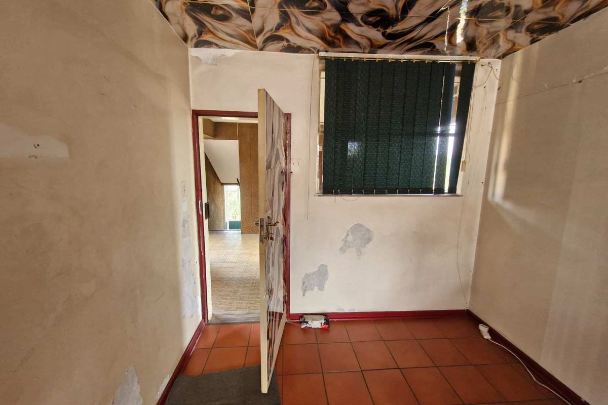 1.5 Bedroom apartment for rent  in Weavind Park. - Photo 3