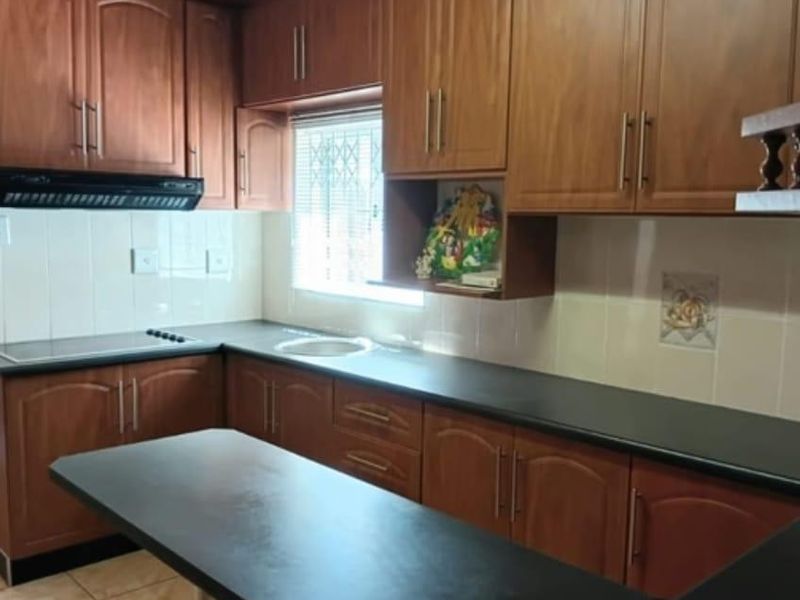 Spacious 4-Bed Family Home with Scenic Views in Risecliff - Photo 9
