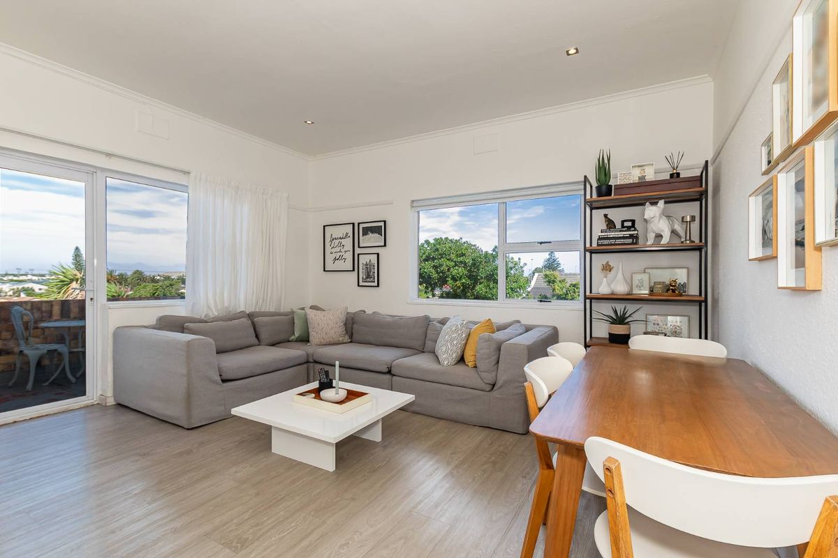 COMFORT, CHARM AND CAPTIVATING VIEWS - Photo 5
