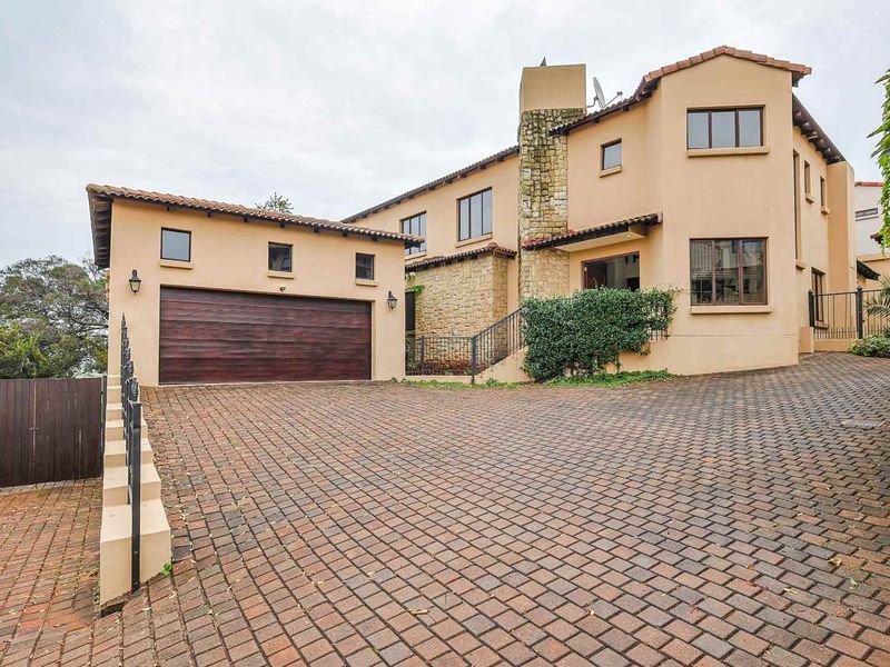 Sophisticated Luxury Living on the Fairway – Waterkloof Golf Estate - Photo 5