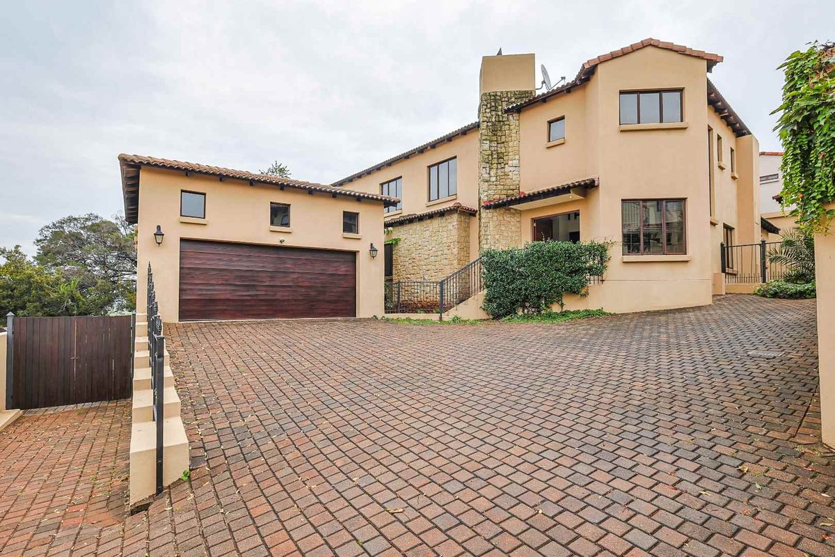 Sophisticated Luxury Living on the Fairway – Waterkloof Golf Estate - Photo 5