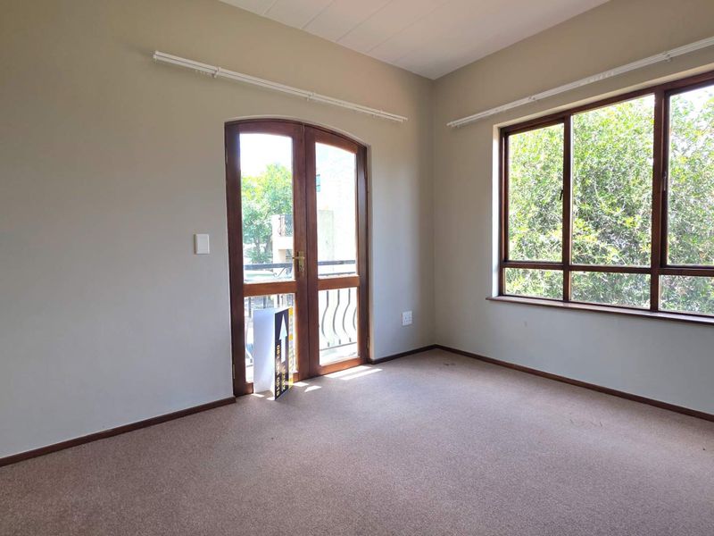 PRICED TO GO!!! Loft Apartment with Stunning Views in Paulshof - Photo 6