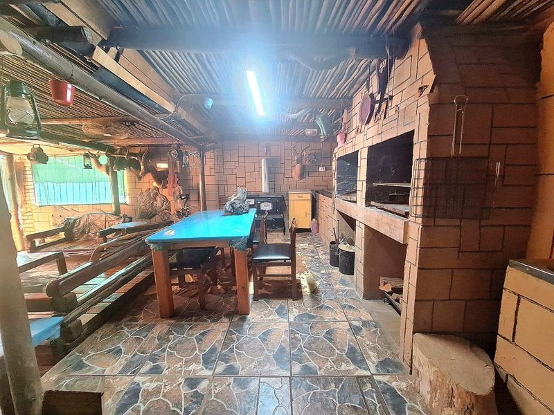 **Charming Corner Stand Home with Luxurious Amenities** - Photo 6