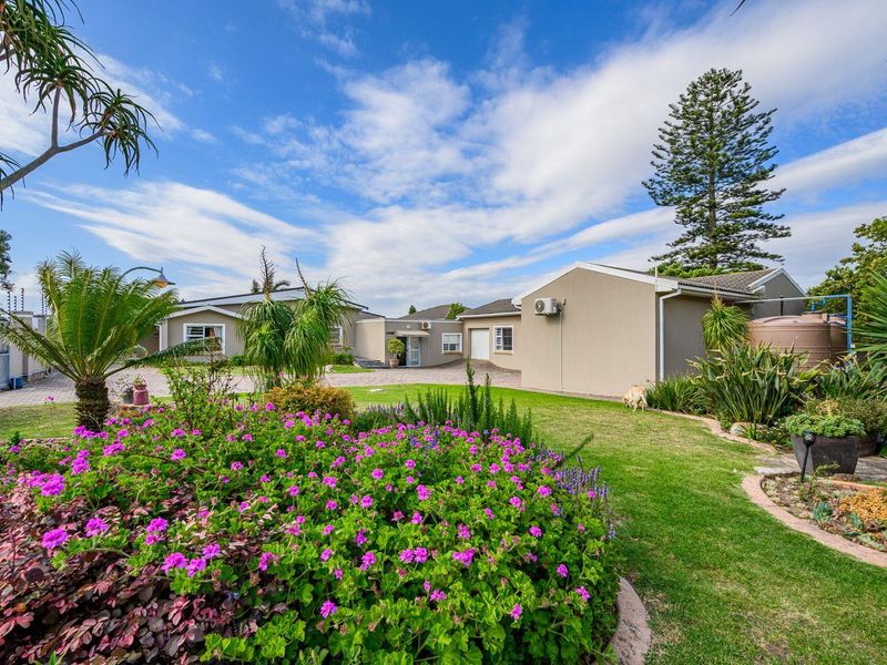 EXECUTIVE HOME FOR SALE IN BEVERLEY GROVE - Photo 6