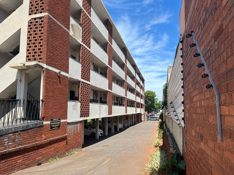 Partitioned 3 Bedroom Apartment for Sale ideal for investment and small family - Photo 2