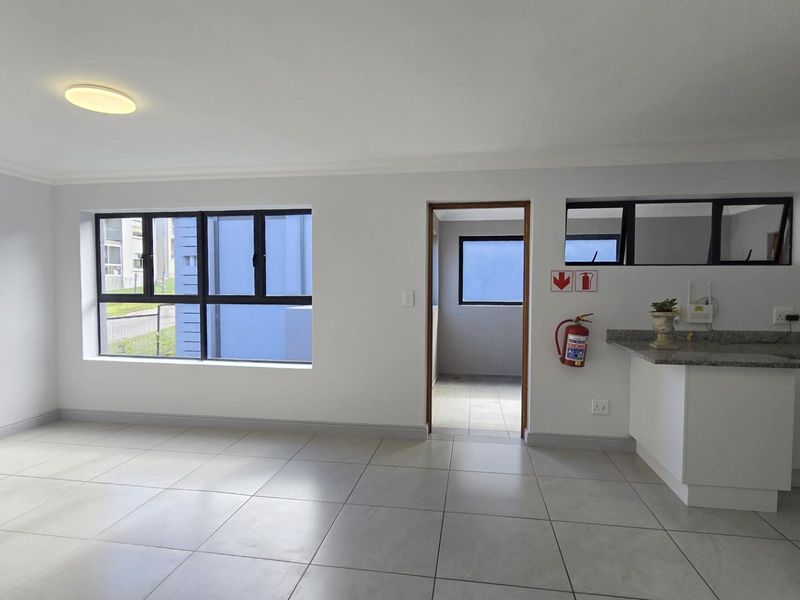 Spacious 3-Bedroom Apartment in Pet-Friendly Zonnezicht Complex - Photo 4