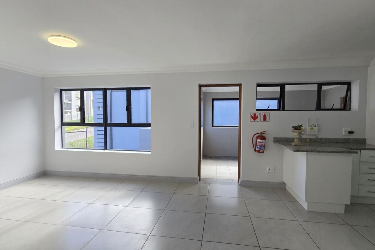Spacious 3-Bedroom Apartment in Pet-Friendly Zonnezicht Complex - Photo 4