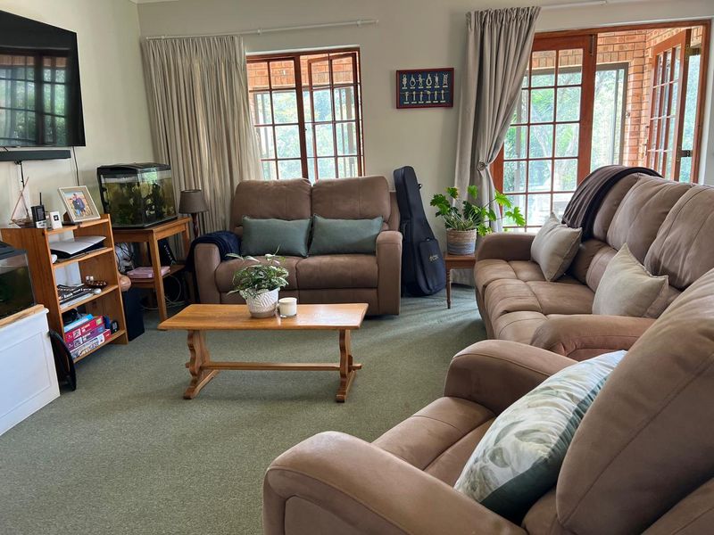 Townhouse, in a well-established complex in Howick North - Photo 7