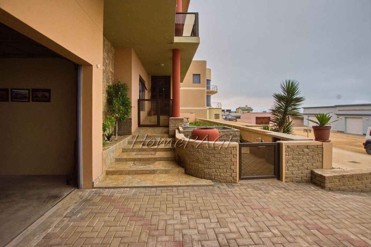 Ext 6, Beach Front, Henties Bay: HUGE 7 Bedr home with sea views for sale - Photo 2