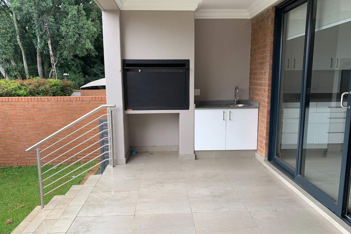BEAUTIFUL HOME IN WATERKLOOF - GATED COMMUNITY - Photo 2